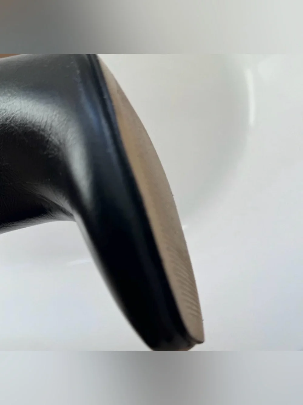 HUGO BOSS Knee-High Glossy Black Leather Heeled Boots - Size 39 - Picture 5 of 8
